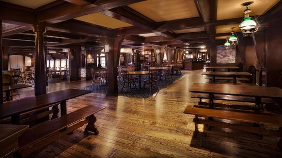 mesas do segundo andar do Columbia Harbour House