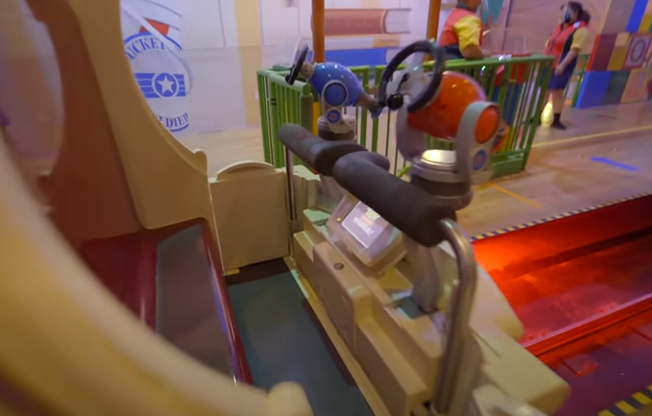 Carrinho do Toy Story Mania