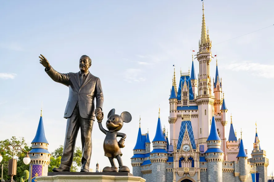 Estátua Walt Disney e Mickey Mouse