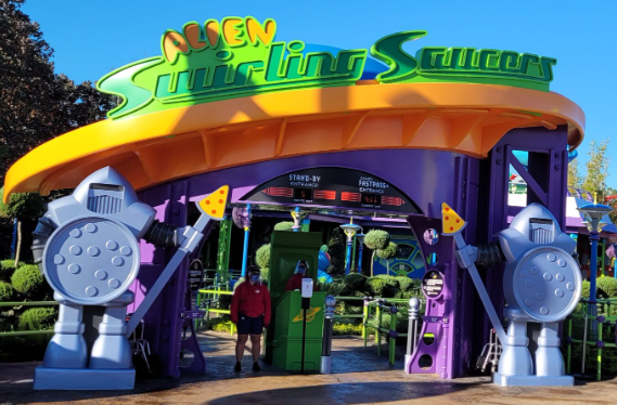 Entrada Alien Swirling Saucers